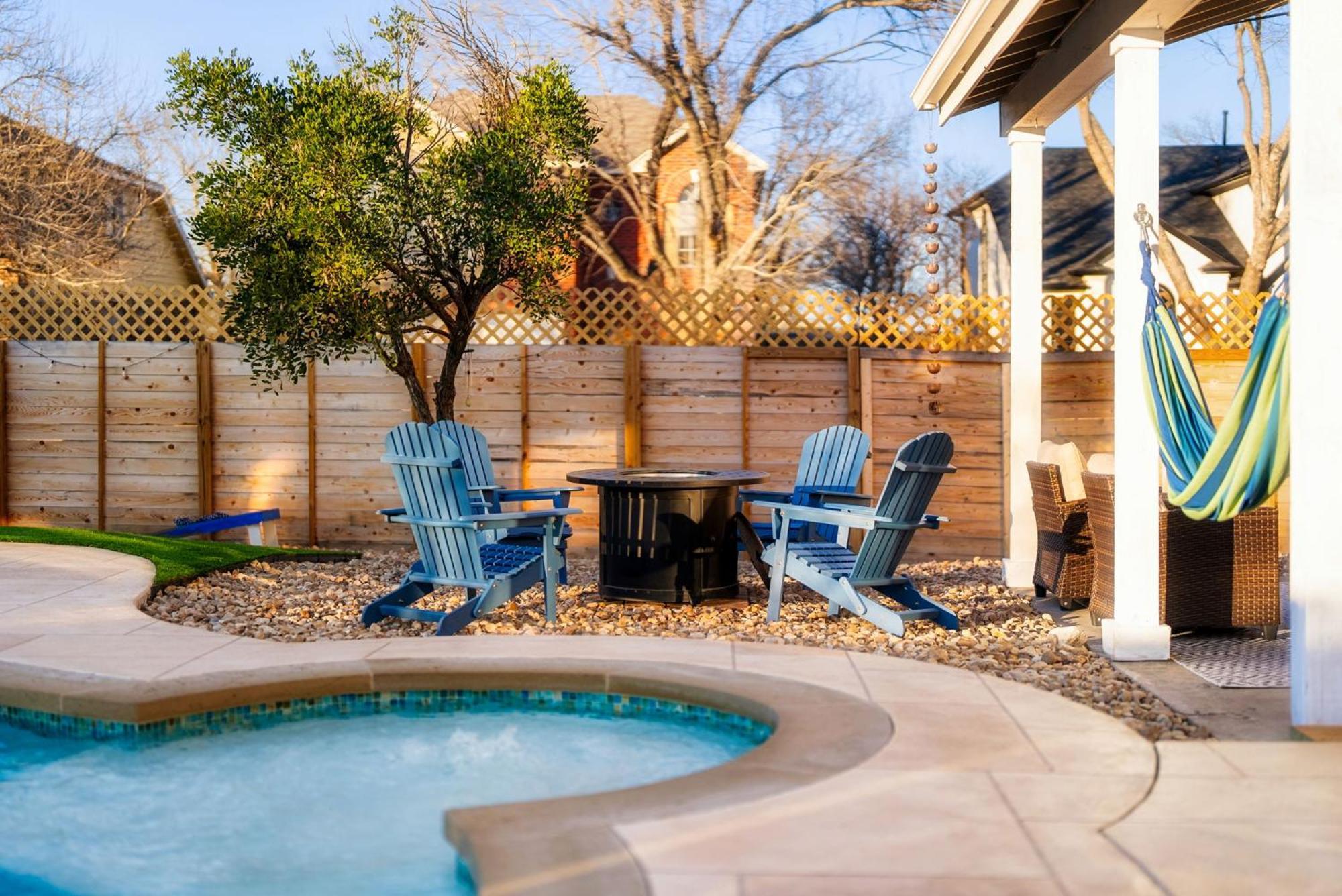 Pool Hottub Firepit Bbq Billiard Ps4 Golf Pflugerville Exterior photo